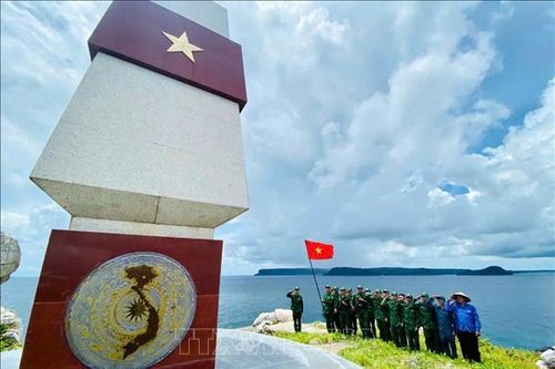 Chiến sĩ biên phòng Thổ Châu vui Xuân không quên nhiệm vụ