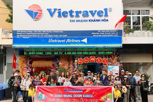 Vietravel Khánh Hòa tổ chức lễ xuất hành đưa khách du xuân Ất Tỵ