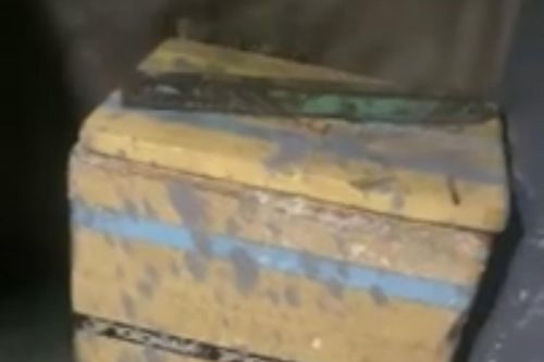 Cửa hàng kinh doanh nước ngọt ở Long An bị tạt mắm tôm sáng mùng 1 Tết