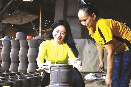 Thăm lò gạch Mang Thít