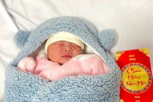 Ngắm nhìn những công dân nhí chào đời trong ngày đầu năm mới ở Quảng Ninh