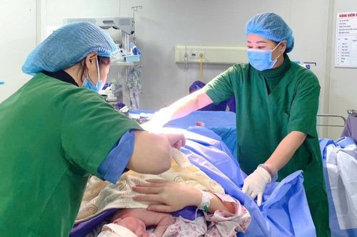 Kích hoạt báo động đỏ cứu mẹ con sản phụ ngày mồng 1 Tết