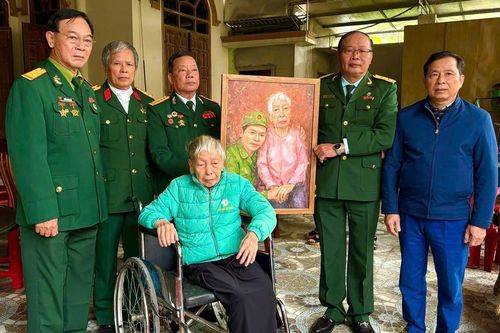 Tết này, mẹ 'gặp lại' con