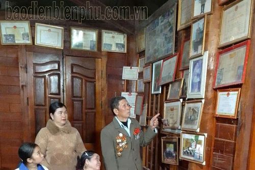 Gia đình đảng viên nơi cực Tây