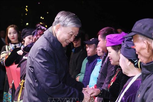 Tổng Bí thư tặng quà cho gia đình chính sách tại Hà Giang