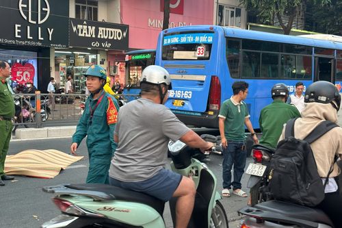 Tai nạn liên hoàn, tài xế xe ôm công nghệ bị xe buýt cán tử vong