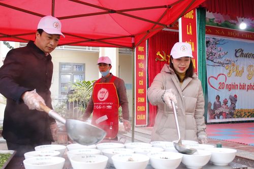 20.000 bát phở miễn phí - ấm lòng học sinh vùng cao
