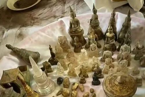 Phát hiện 'kho báu' khổng lồ ở quốc gia láng giềng Việt Nam, vạn người đổ xô đến xem thực hư, dân làng kiếm gần 3 tỷ đồng chưa đầy 1 tuần