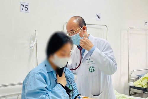 Bệnh nhân cúm mùa tăng, bác sĩ hướng dẫn phòng tránh bằng y học cổ truyền