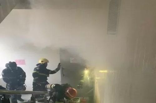 Hà Nội: Kịp thời giải cứu 30 người trong vụ cháy tòa nhà 21 tầng