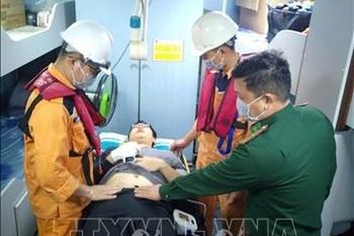 Đưa thủy thủ Hàn Quốc bị viêm ruột thừa cấp vào bờ điều trị