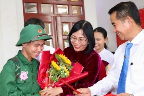 246 thanh niên huyện Vĩnh Cửu lên đường tòng quân