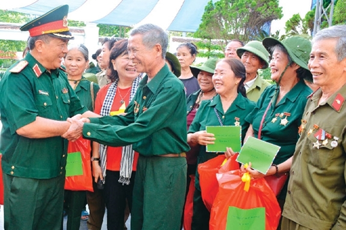 Trung tướng Đoàn Sinh Hưởng: Từ người anh hùng tuổi đôi mươi đến vị tướng Tư lệnh Binh chủng, Quân khu - Bài 2: Từ giảng đường Học viện Manilốpxki đến cương vị Tư lệnh Binh chủng Tăng thiết giáp