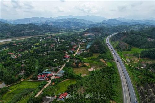 Đồng loạt thi công nhiều gói thầu sửa chữa hư hỏng tuyến Nội Bài - Lào Cai từ cuối tháng 2