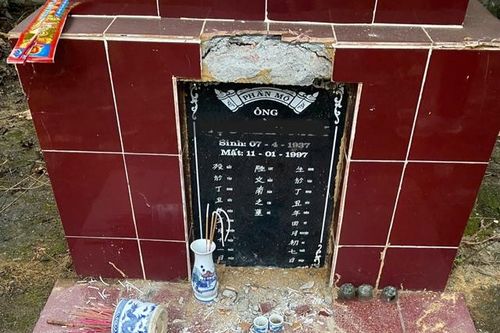 Hơn 30 ngôi mộ bị đập phá, nghi phạm có hành vi kỳ lạ