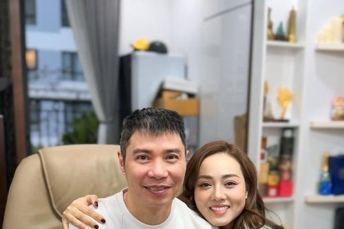NSND Công Lý tặng vợ quà sinh nhật đặc biệt: 'Anh chỉ tặng vợ được thế thôi'