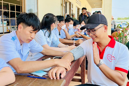 Hành trình thiện nguyện của chàng trai trẻ Hoàng Công Minh