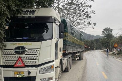 Tuyên Quang: Người đàn ông tử vong do lốp ô tô văng trúng
