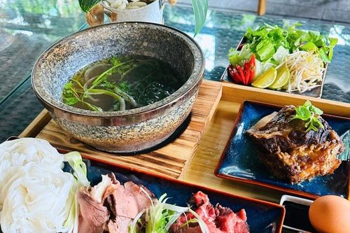 Trải nghiệm độc đáo với phở bát đá