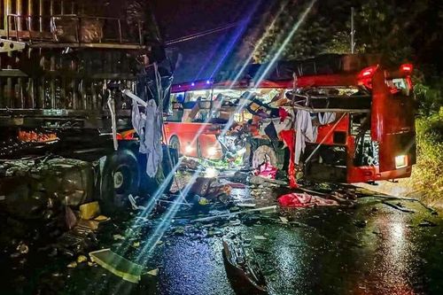 Sơn La: Xe giường nằm gặp nạn trên quốc lộ 6, ít nhất 6 người tử vong