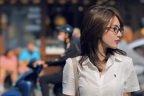 Nữ game thủ 9x khoe dáng 'mượt như nhung', cộng đồng điên đảo