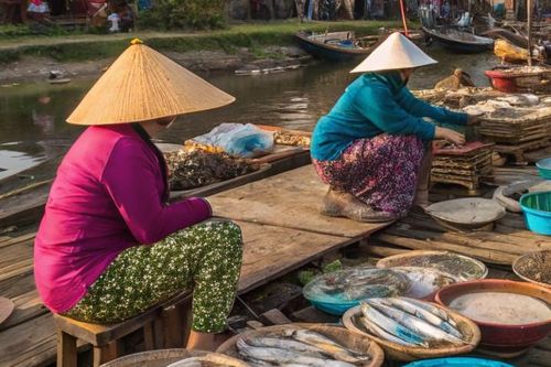 Lao xao chợ cá