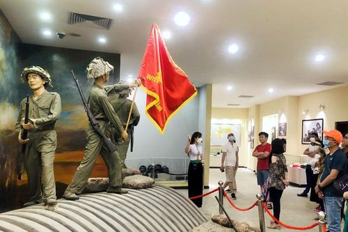 Bảo tàng Chiến thắng lịch sử Điện Biên Phủ phục vụ khách tham quan buổi tối