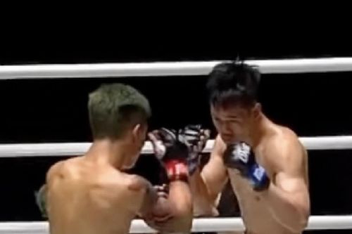 2 đòn cực mạnh của võ sĩ Lào khiến học trò 'vua Muay Thái' gục tại chỗ