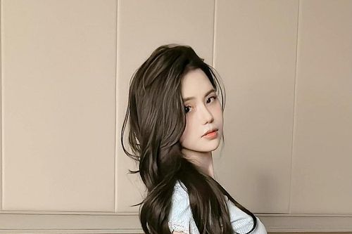 Nữ streamer tung bộ ảnh nóng bỏng, cộng đồng game thủ 'đứng ngồi không yên'
