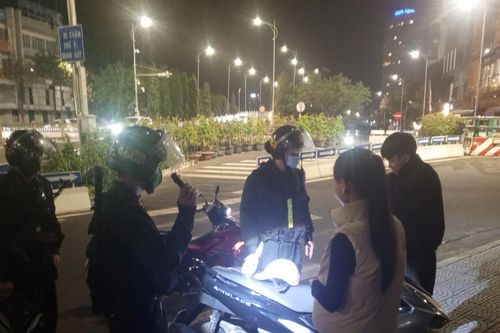Tăng cường tuần tra đêm, Cảnh sát Cơ động Đà Nẵng phát hiện nhiều đối tượng vi phạm