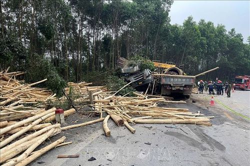 Quảng Bình: Hai xe tải đối đầu trên Quốc lộ 12C khiến 2 người tử vong