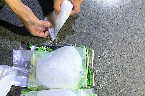 Bắt giữ vụ vận chuyển 2,4kg ma túy tại Cà Mau