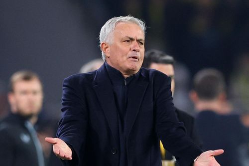 Mourinho nhận trái đắng tại Europa League