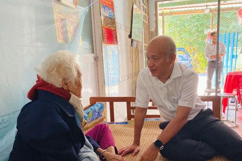 Bí thư Huyện ủy Châu Phú thăm Mẹ Việt Nam Anh hùng La Thị Lên