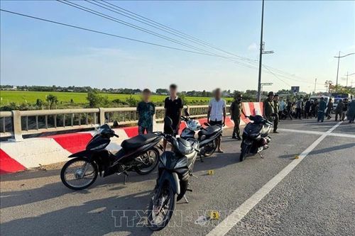 Hỗn chiến giữa 40 thanh thiếu niên mang hung khí