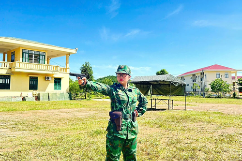 Nữ nhân viên tài chính có 'tài' bắn súng giỏi
