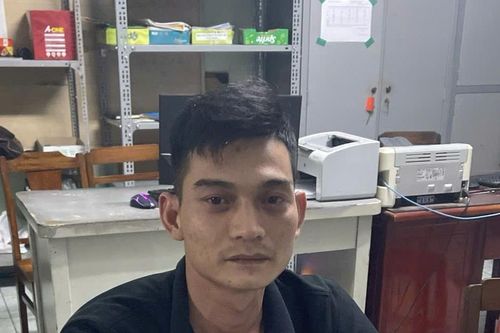 Bắt đối tượng tàng trữ vũ khí quân dụng