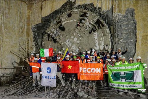 Máy khoan hầm TBM 'Thần tốc' chính thức đến ga S10 - Cát Linh