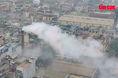 Nhà máy dệt 'vô tư' xả khói bụi vào khu dân cư