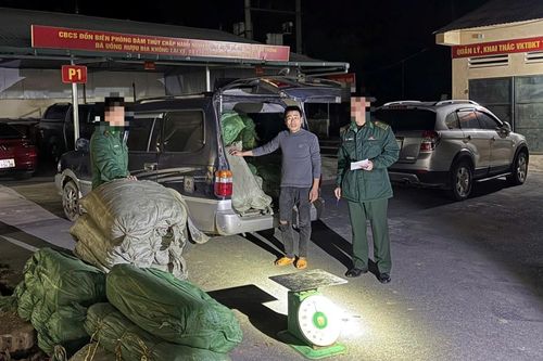 Bắt giữ đối tượng buôn lậu 360kg nguyên liệu thuốc lá