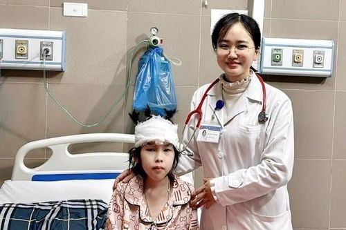 Cứu sống bé gái 10 tuổi bị suy tim, teo cơ tủy