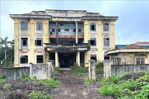 Trụ sở Tòa án nhân dân thành phố Đông Hà bị bỏ hoang giữa khu 'đất vàng'