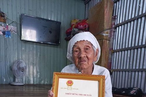 Bí quyết sống khỏe của cụ bà 100 tuổi