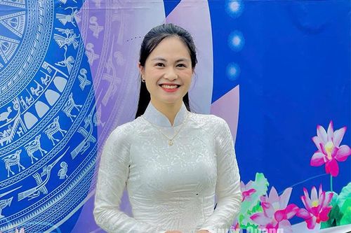 Cô giáo trẻ đa tài