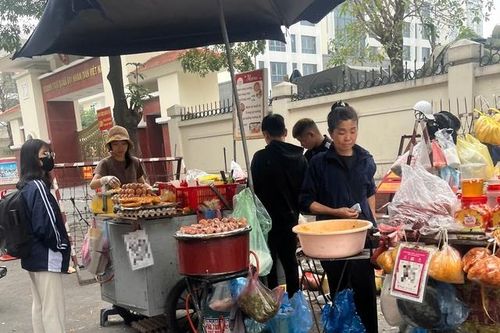 'Xiên bẩn' tràn lan vỉa hè, cẩn thận rước họa vào thân