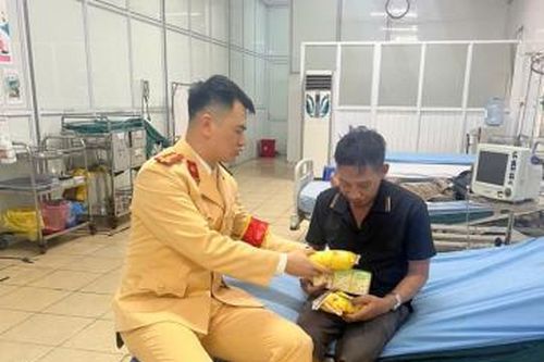 Hành động kịp thời của cán bộ chiến sỹ đội Cảnh sát giao thông số 9