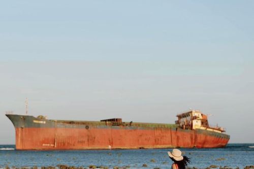 Đến Ninh Thuận, check-in 'tàu mắc cạn'
