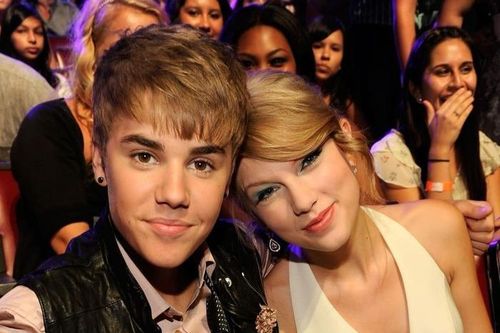 Chuyện gì đây: Justin Bieber chủ động hòa giải với Taylor Swift sau nhiều năm 'cạch mặt'?