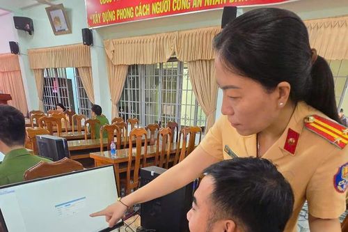 Phòng Cảnh sát giao thông, Công an tỉnh Khánh Hòa: Tập huấn cho cán bộ tiếp nhận hồ sơ cấp giấy phép lái xe