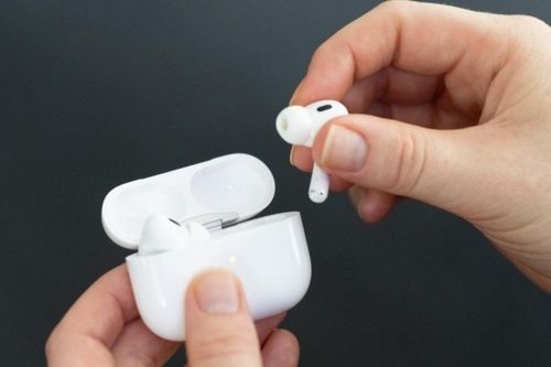 AirPods sắp có tính năng phiên dịch trực tiếp